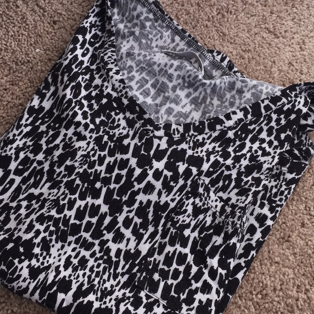 Abercrombie And Fitch v-neck short sleeve shirt